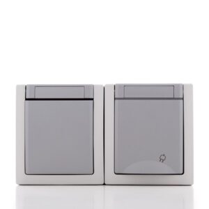 Conjunto enchufe y pulsador exterior con tapa gris IP54 16A 250v - Imagen 3
